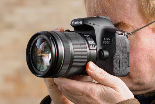 What are the Advantages and Disadvantages of a DSLR Camera?