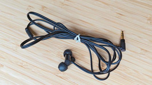 How to Connect Wired Headphones to MacBook Easily?